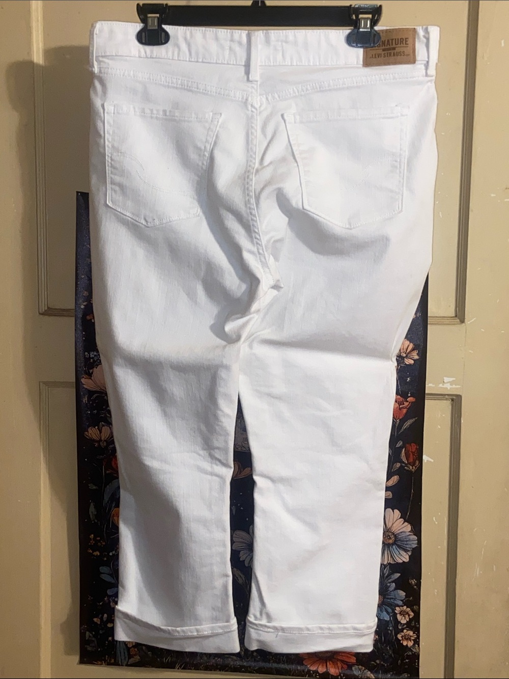 LEVIS WHITE CAPRI JEANS Mid Rise EUC - Picture 2 of 7